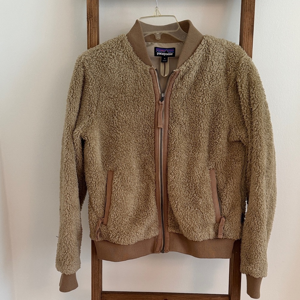 Patagonia Fleece Jacket in Tan size medium
